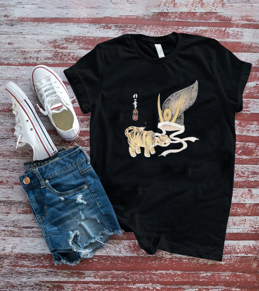Edo Era Tiger And Samurai Helmet T-Shirt