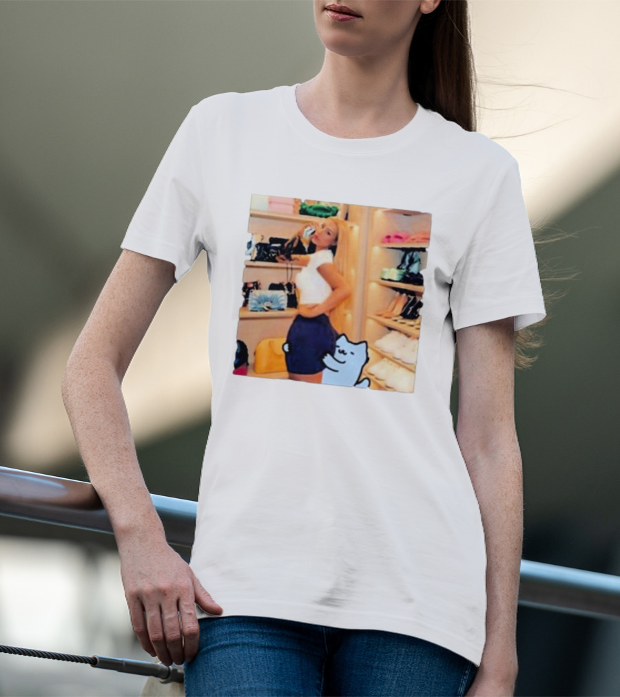 Iggy Azalea Culture Closet Fashion With Cute Cat T-Shirt