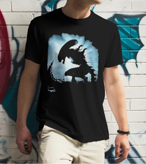 Alien Romulus Silhouette Against Oceanic Horizon 89 Rotten Tomatoes Debut T-Shirt