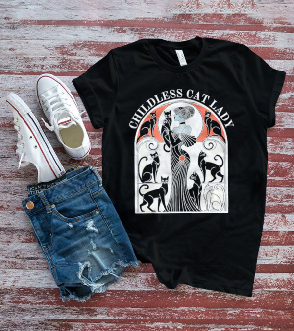 CHILDLESS CAT LADY Deco Style With Elegant Cats And Lady T-Shirt