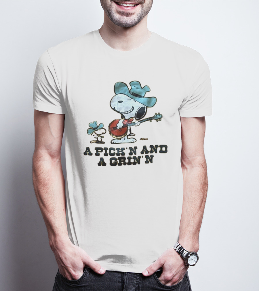 Snoopy A Pick’n And A Grin’n Country Banjo Player Cowboy Hat T-Shirt