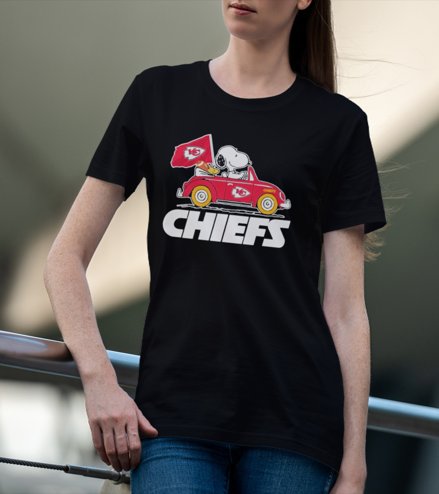 Snoopy Kansas City Chiefs Car With Flag T-Shirt