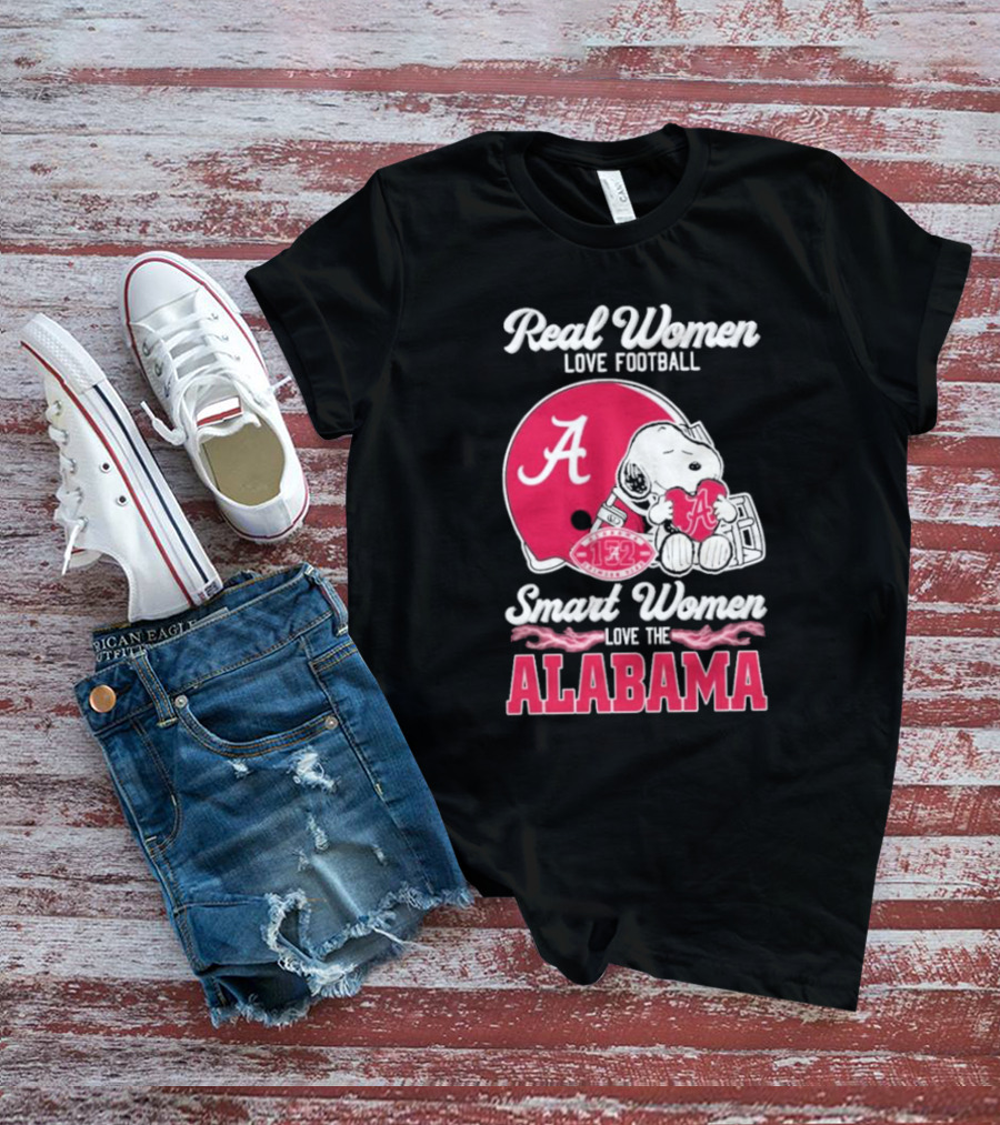 Real Women Love Football Smart Women Love The Alabama Crimson Tide 132 Season Snoopy Helmet T-Shirt