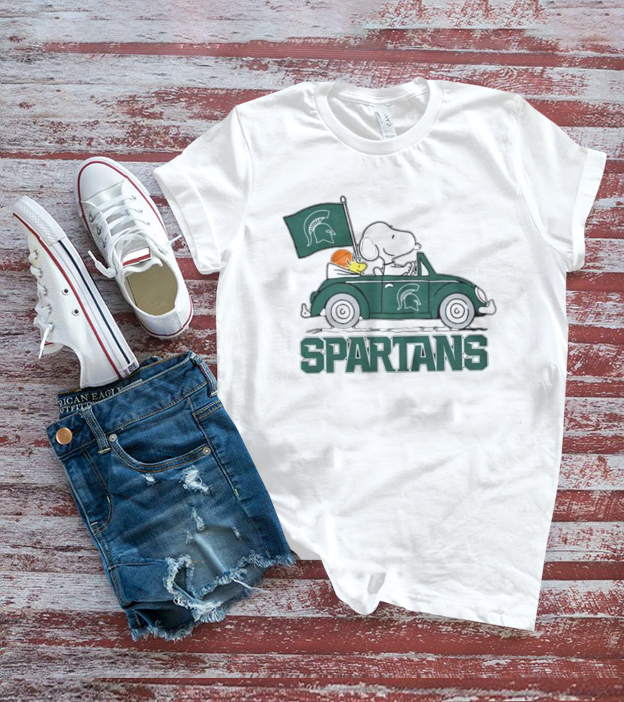 Spartans Peanuts Snoopy Woodstock Car Cartoon Sports T-Shirt
