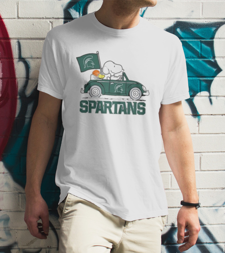 Spartans Peanuts Snoopy Woodstock Car Cartoon Sports T-Shirt