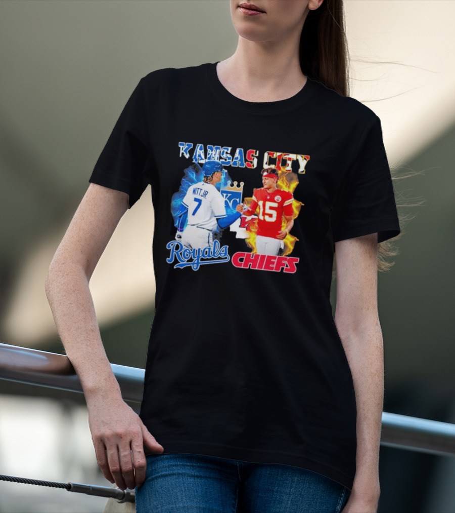 Kansas City Royals Bobby Witt Jr Shake Hands Chiefs Patrick Mahomes T-Shirt