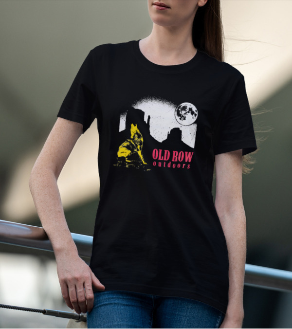 Old Row Outdoors Coyote Moon Silhouette Desert Scene T-Shirt