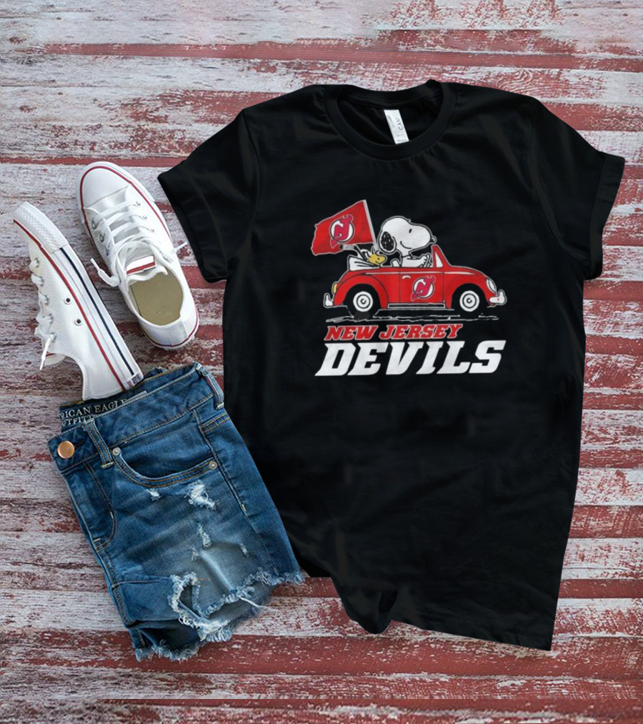 Snoopy And Woodstock Driving Car With New Jersey Devils Flag T-Shirt