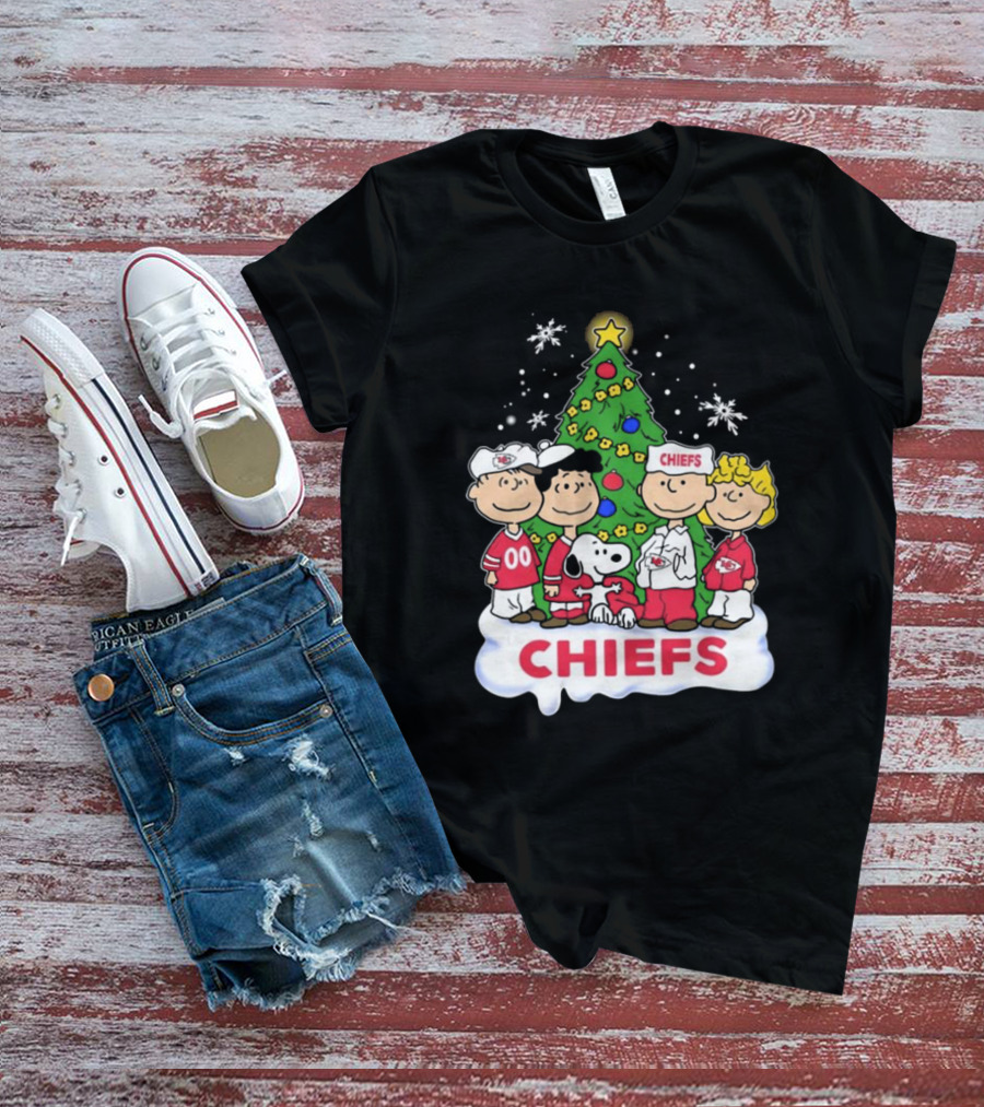 Kansas City Chiefs Snoopy Peanuts Christmas Tree Chiefs T-Shirt