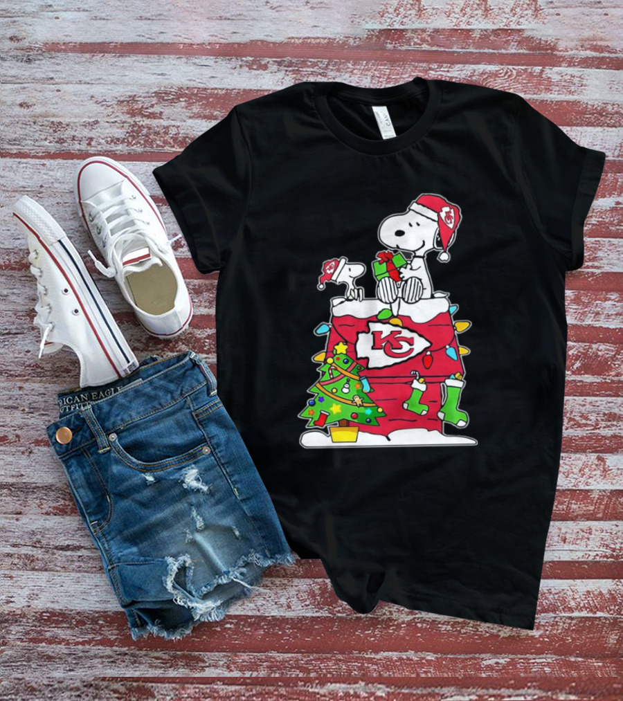 NFL Kansas City Chiefs Snoopy Woodstock Christmas Tree T-Shirt