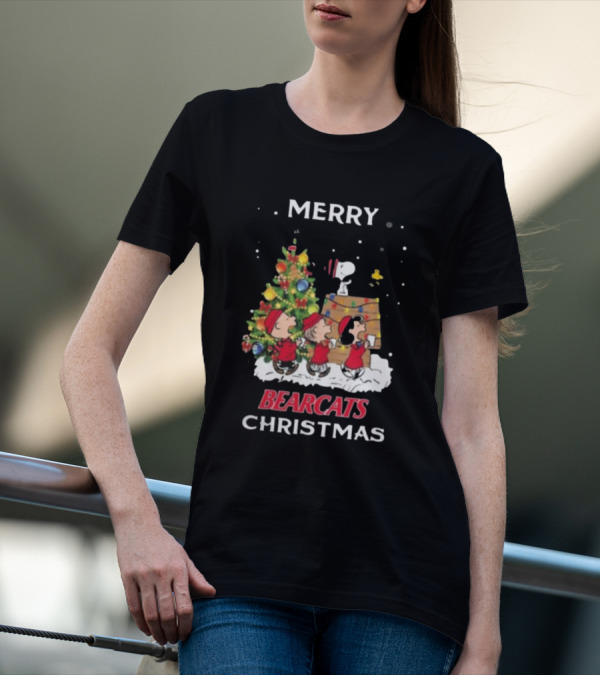 Cincinnati Bearcats Snoopy Friends Merry Christmas T-Shirt