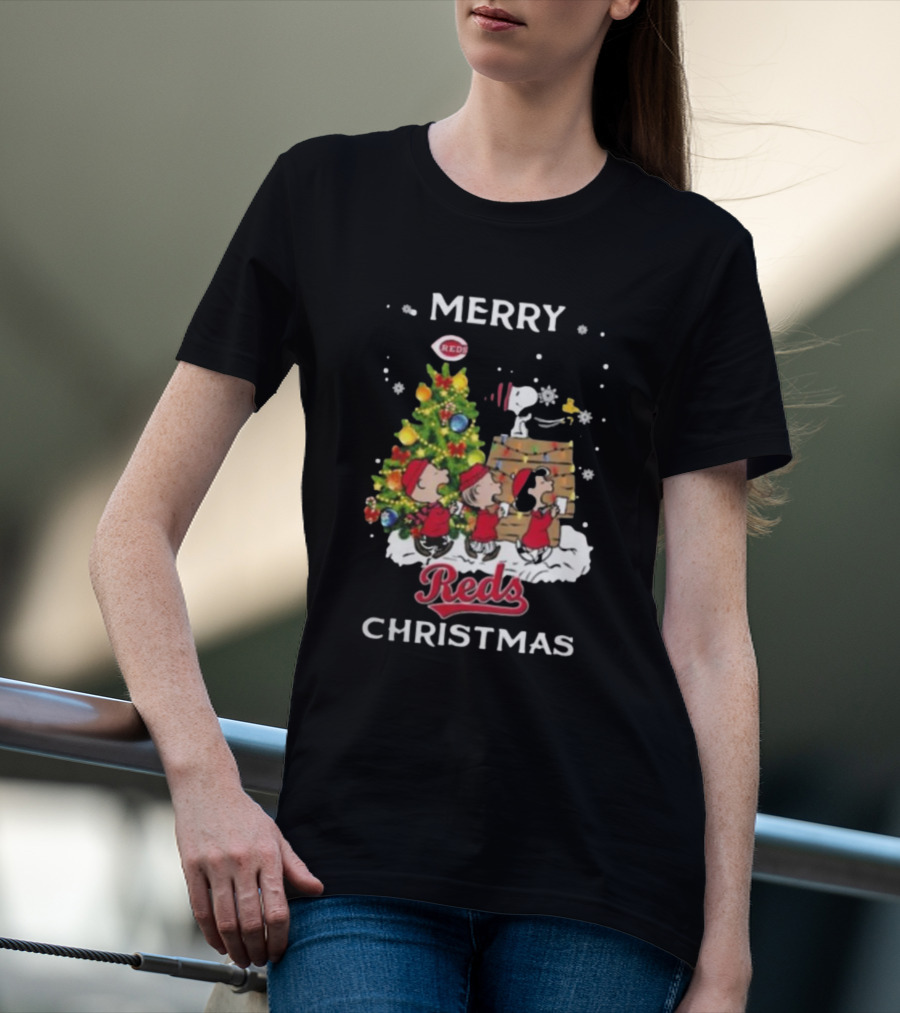 Merry Reds Christmas Cincinnati Snoopy And Friends T-Shirt