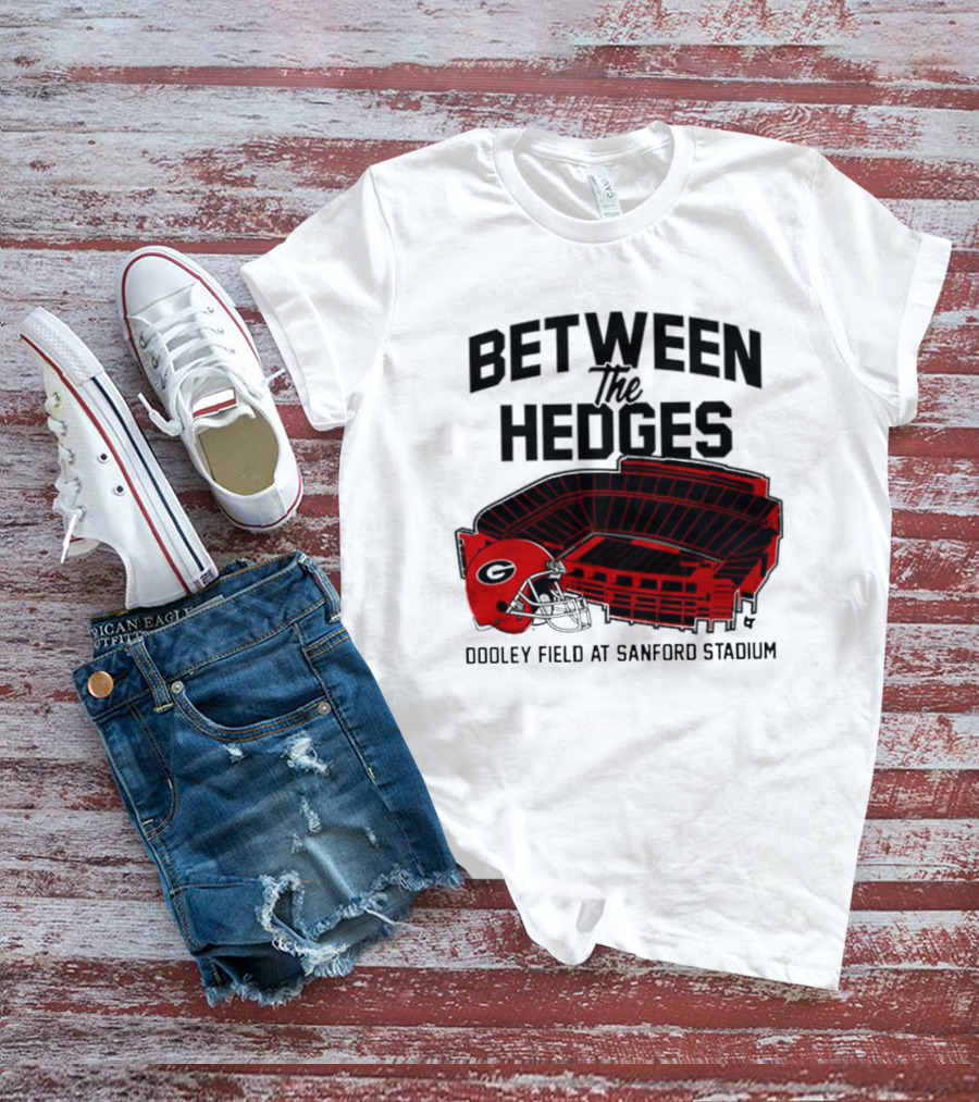 Between The Hedges Georgia Bulldogs Dooley Field At Sanford Stadium T-Shirt