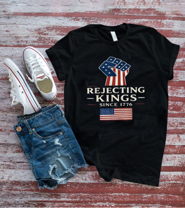 Rejecting Kings Since 1776 American Flag Fist Icon T-Shirt