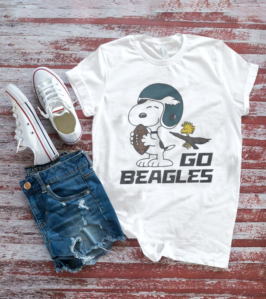 Peanuts Go Beagles Football Snoopy Woodstock Helmet Icon T-Shirt