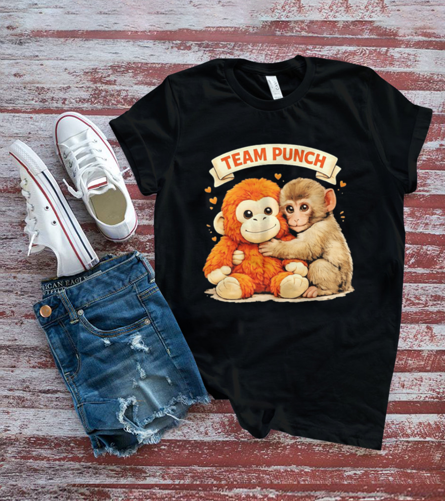 Team Punch Cute Baby Monkey Hugging Orange Plush Toy Charming Japanese Style Hearts T-Shirt