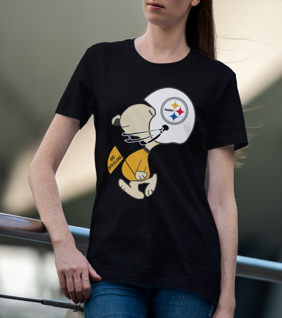 Snoopy Go Steelers Pittsburgh Steelers Football Helmet T-Shirt