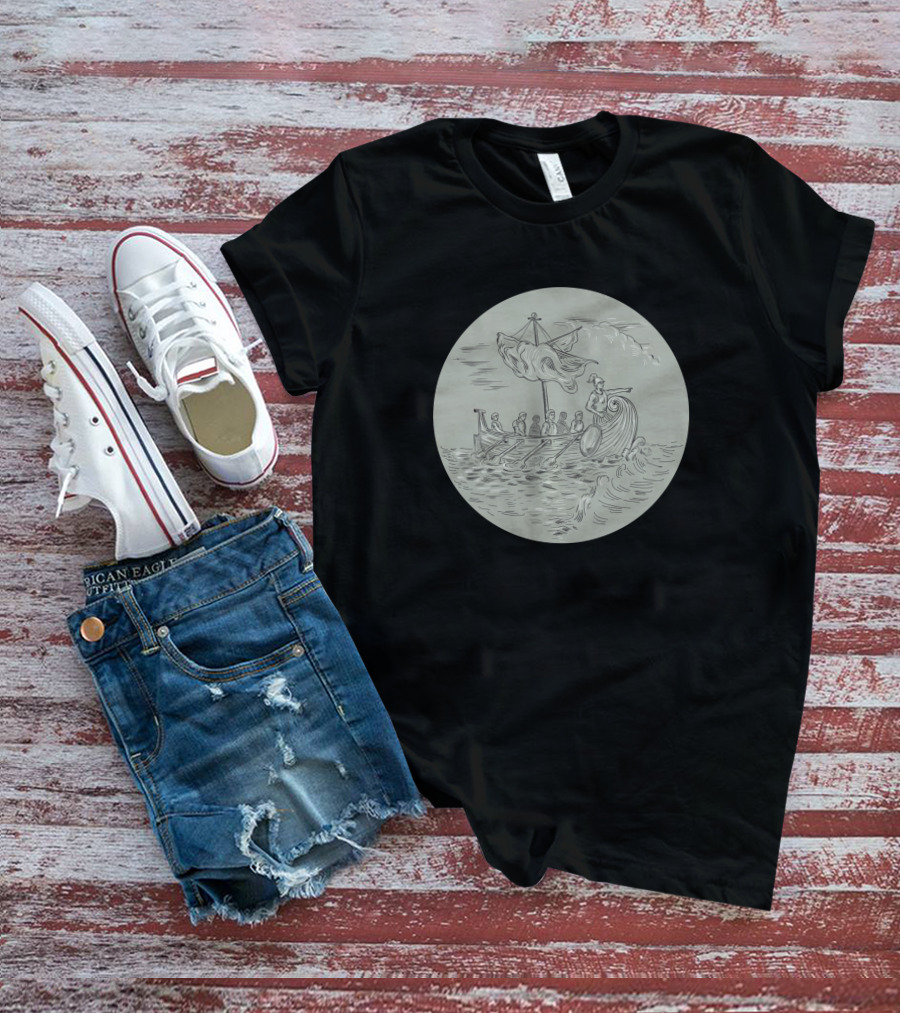 Ancient Greek Trireme Warship Sailing Scene In Circle T-Shirt