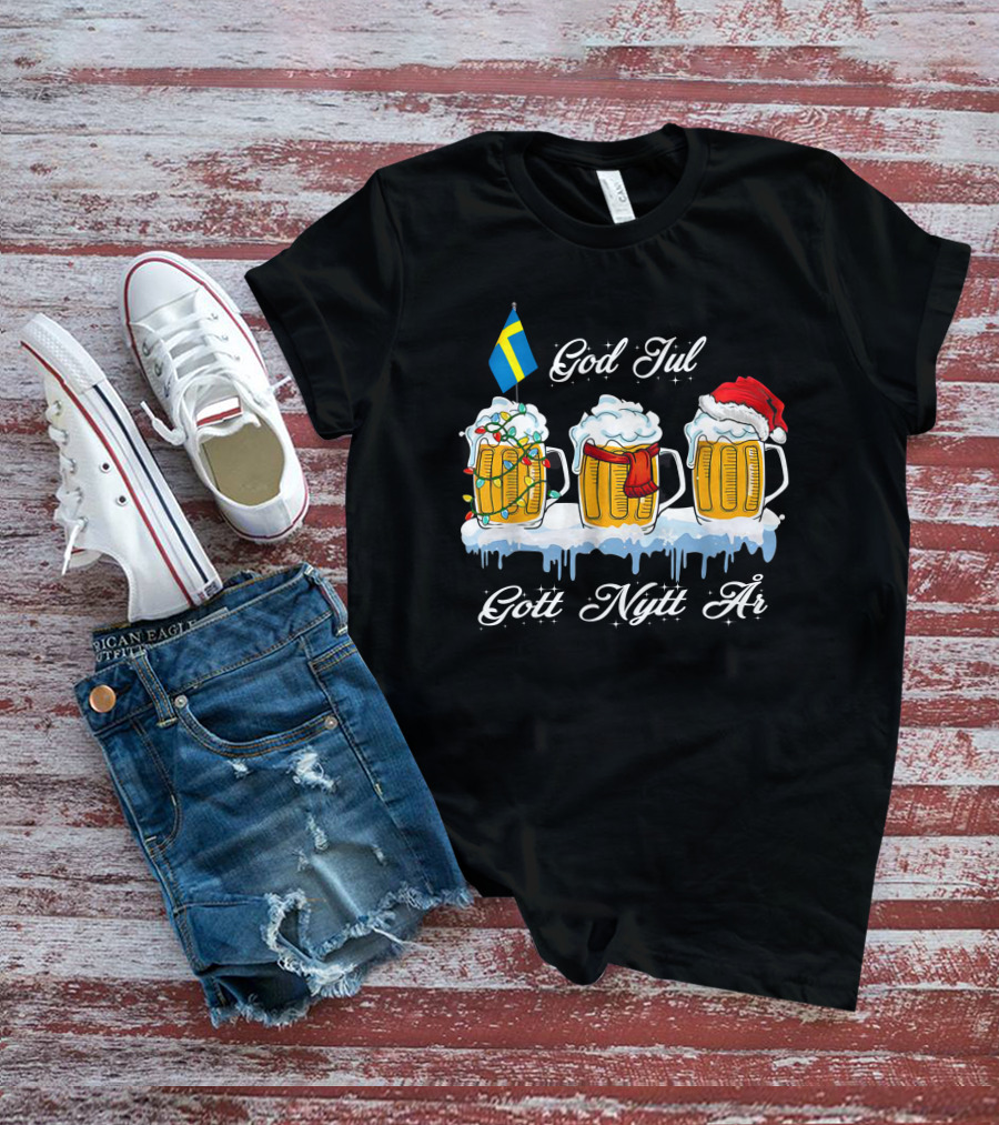God Jul Gott Nytt År Swedish Christmas Beer Mugs With Santa Hat And Flag T-Shirt