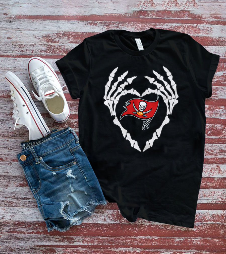 Skeleton Heart With Buccaneers Flag T-Shirt