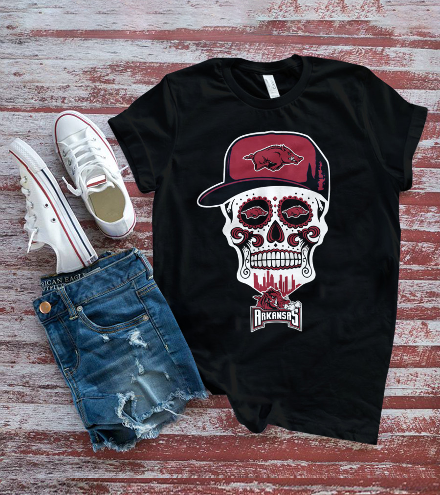 Arkansas Razorbacks Skull With Hat And City Skyline T-Shirt