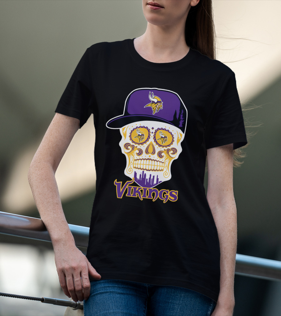 Minnesota Vikings Skull With Purple Hat And City Skyline T-Shirt