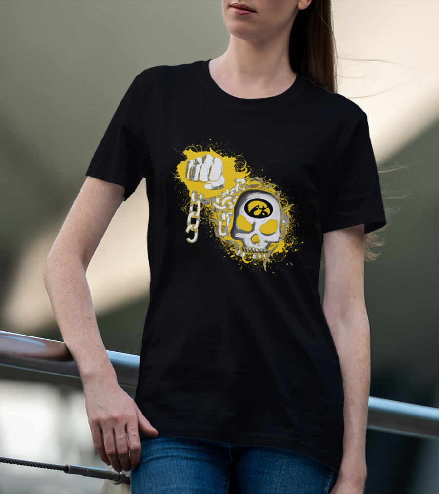 Iowa Hawkeyes Skull And Chain T-Shirt