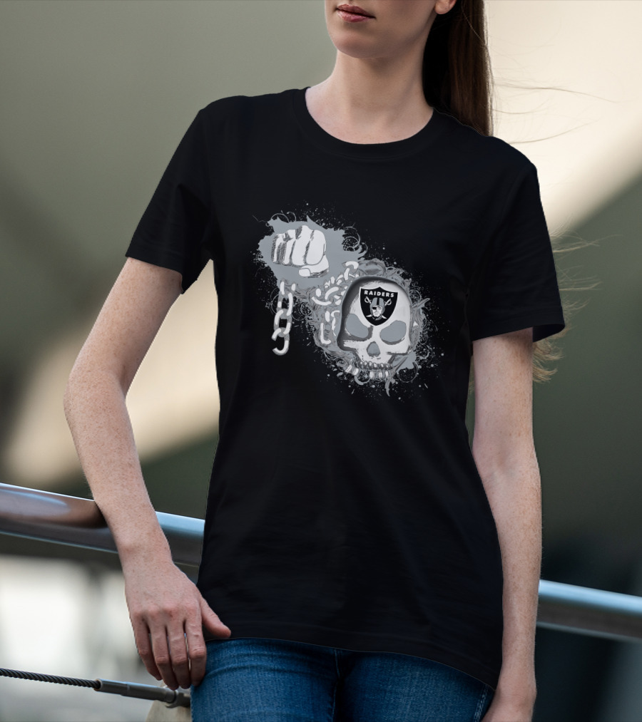 Las Vegas Raiders Skull And Fist Graphic With Chains T-Shirt