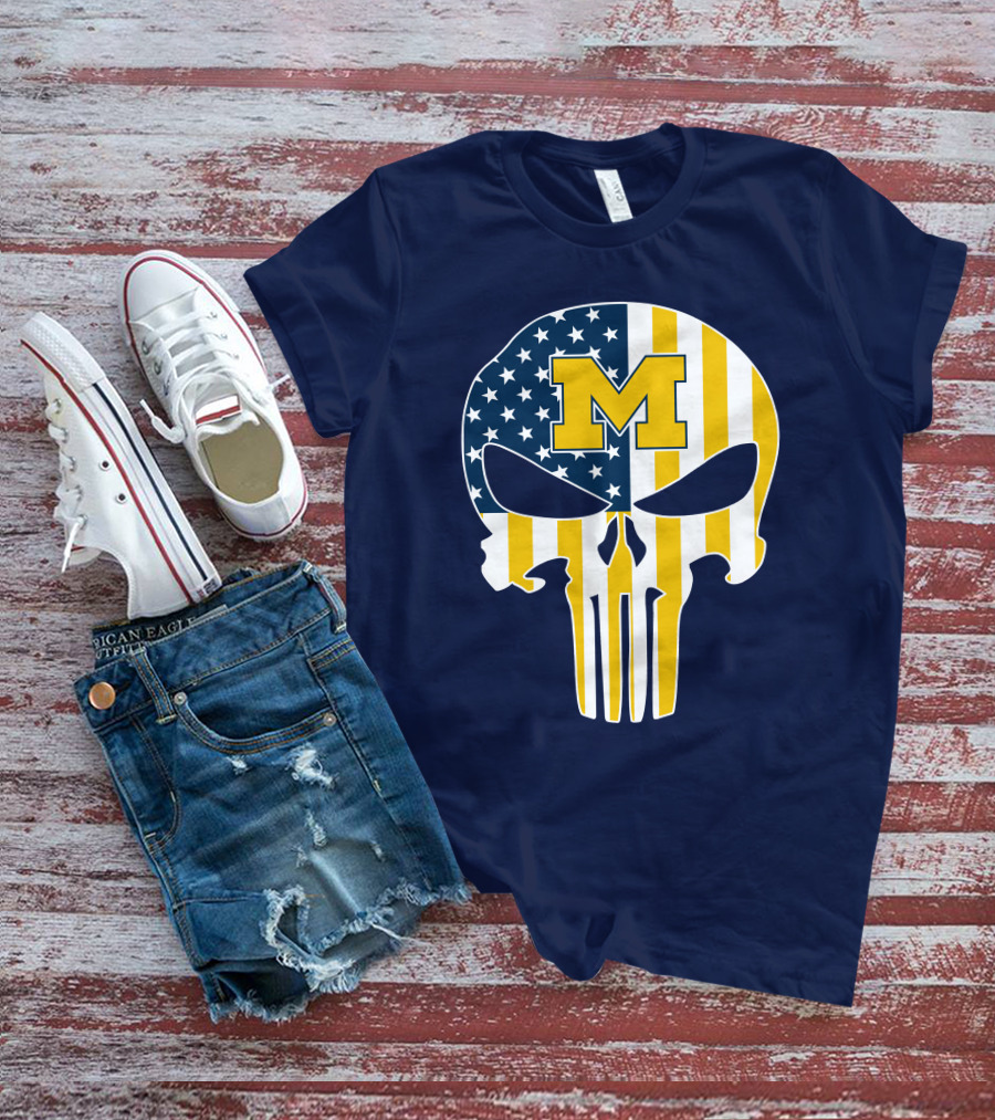 Michigan Wolverines Punisher Skull American Flag M T-Shirt