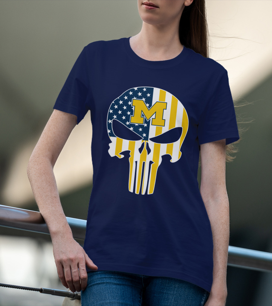 Michigan Wolverines Punisher Skull American Flag M T-Shirt
