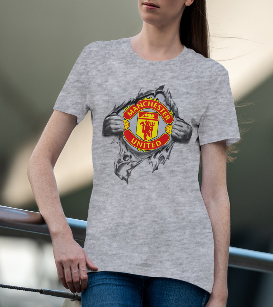 Manchester United Mu Super Fan Badge Ripped Look T-Shirt