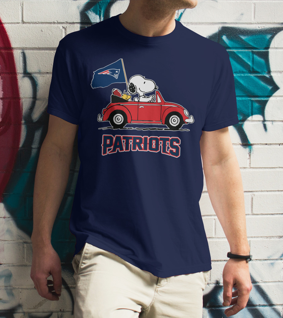 New England Patriots Snoopy Driving Classic Red Car With Flag T-Shirt