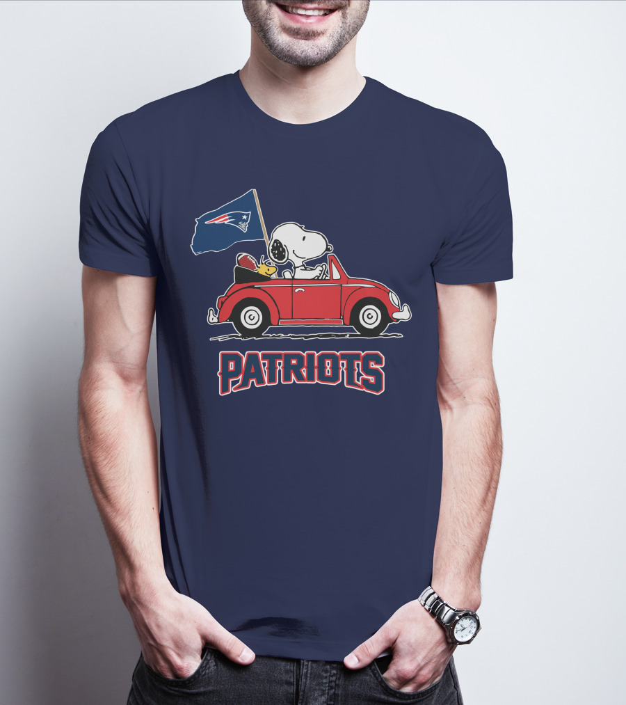 New England Patriots Snoopy Driving Classic Red Car With Flag T-Shirt