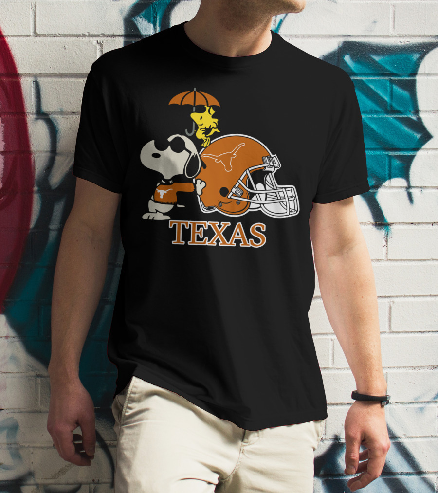 Texas Longhorns Snoopy Woodstock Football Helmet T-Shirt