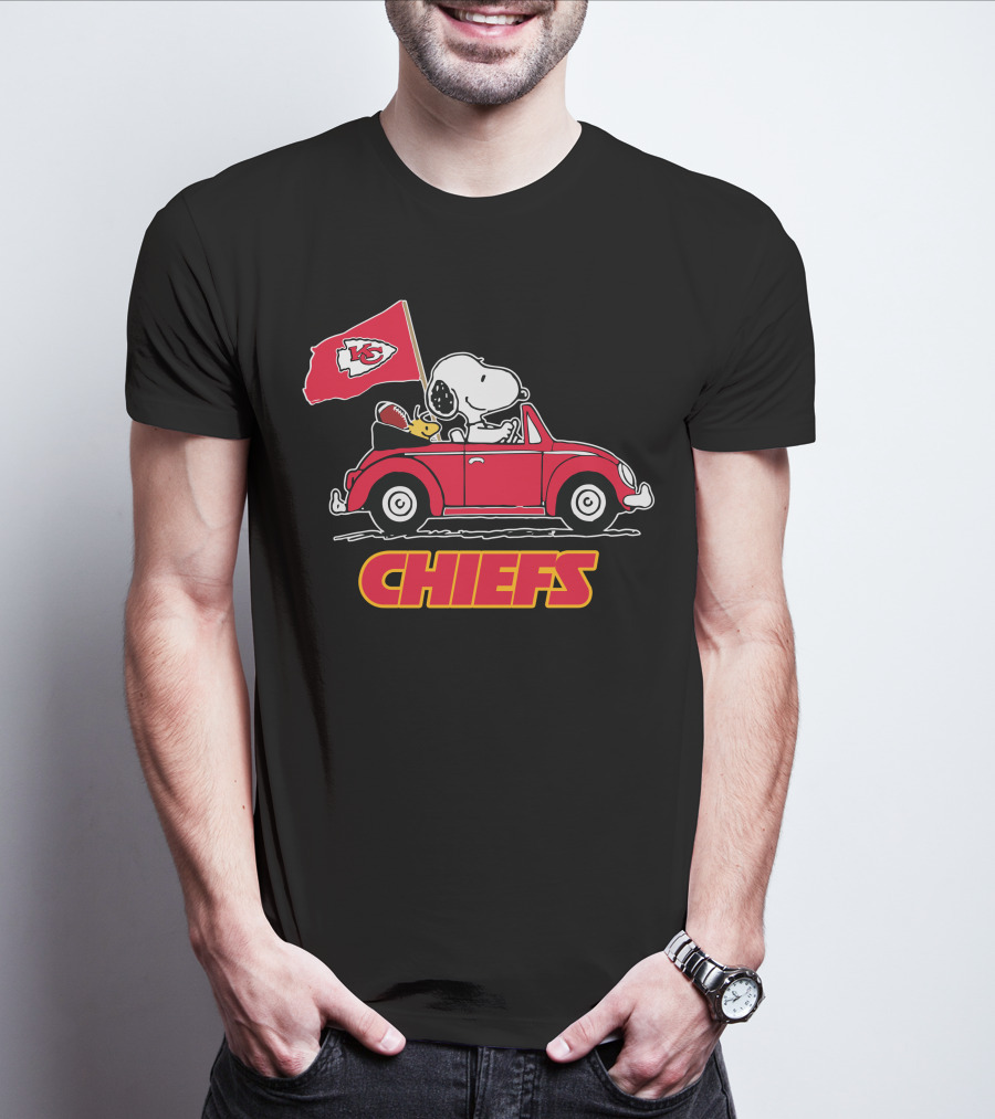 Kansas City Chiefs Snoopy Red Car Chiefs Flag T-Shirt