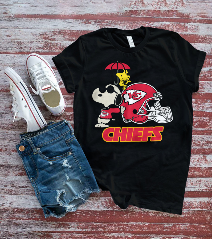 Kansas City Chiefs Snoopy Woodstock Helmet Chiefs T-Shirt