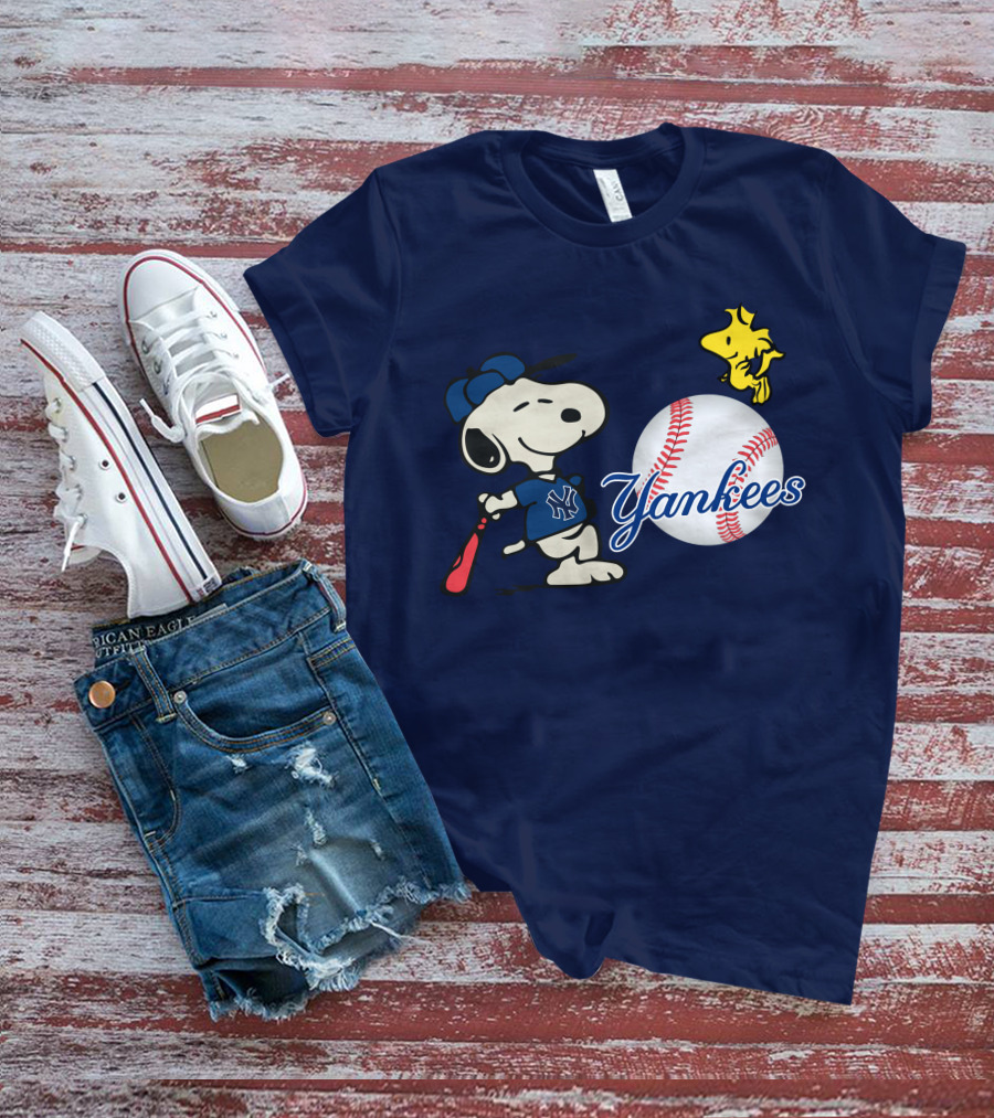Yankees Snoopy Baseball Woodstock Swing Vintage New York Sports T-Shirt