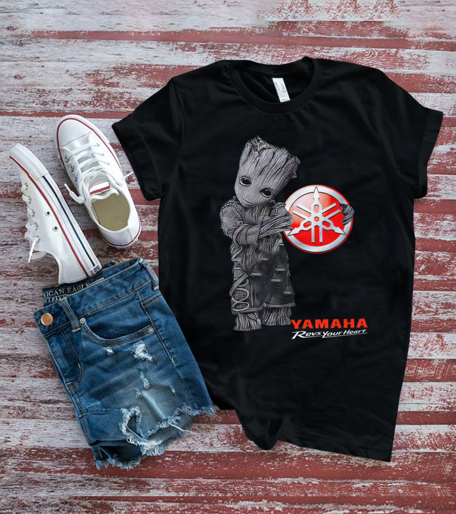 Yamaha Revs Your Heart Groot Holding T-Shirt