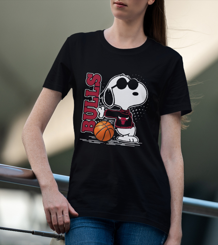 Bulls Snoopy With Basketball And Chicago Bulls Red T-Shirt