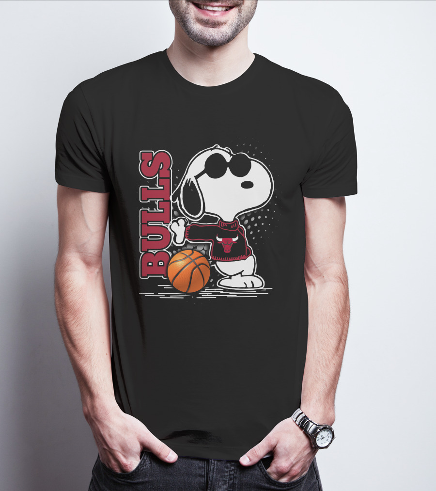 Bulls Snoopy With Basketball And Chicago Bulls Red T-Shirt