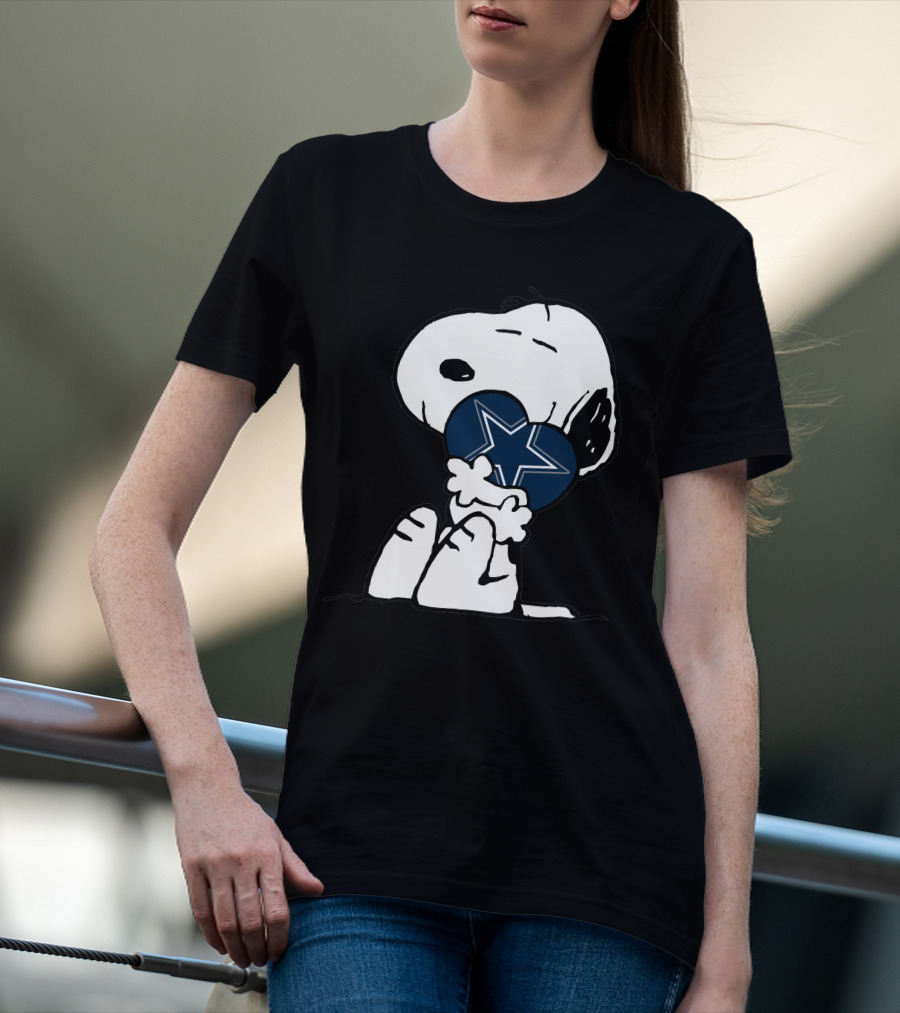 Snoopy Holding Dallas Cowboys Heart T-Shirt