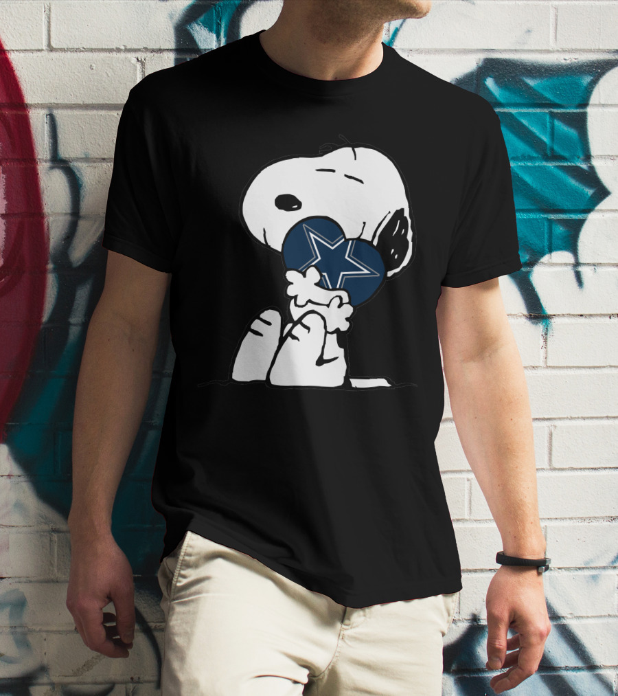 Snoopy Holding Dallas Cowboys Heart T-Shirt