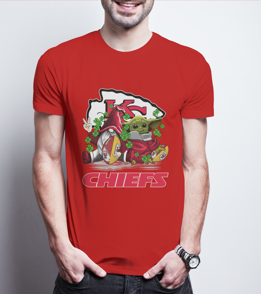 Kansas City Chiefs St. Patrick’s Day Baby Yoda And Gnome Football Shamrocks T-Shirt
