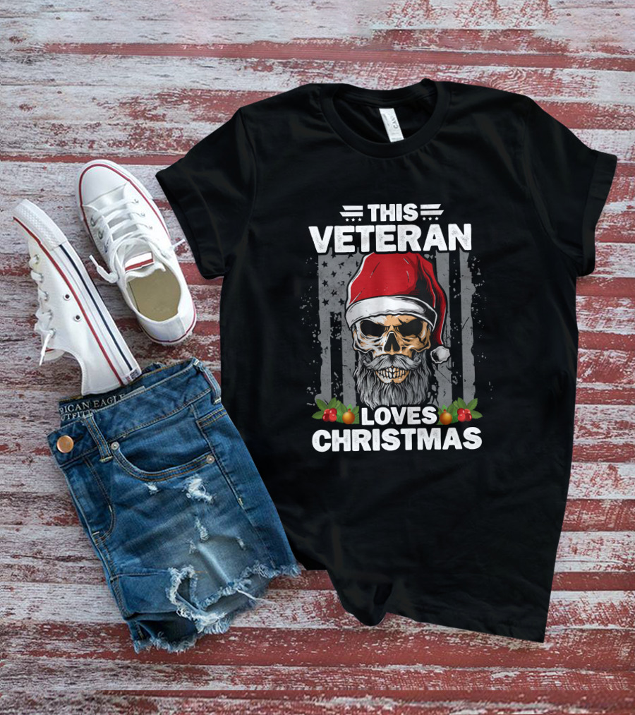 This Veteran Loves Christmas Skull Santa Hat Holiday Spirit T-Shirt