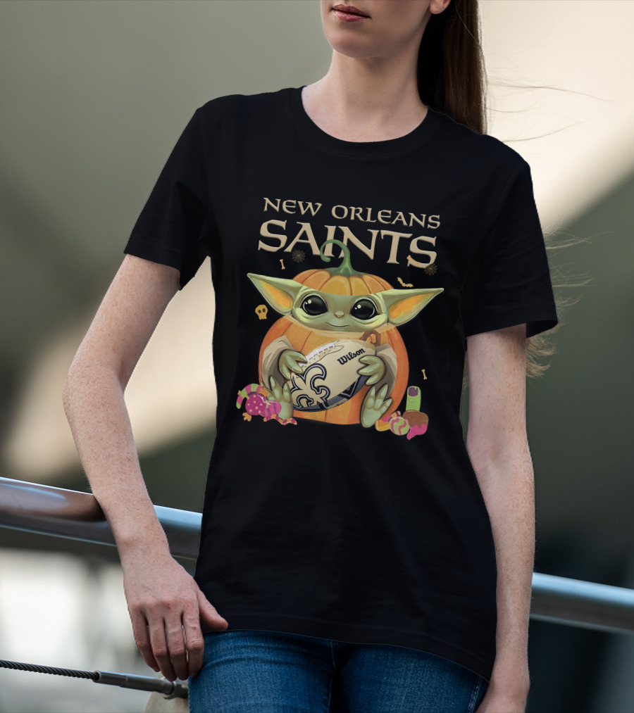 Yoda New Orleans Saints Halloween Football Pumpkin Wilson Ball T-Shirt