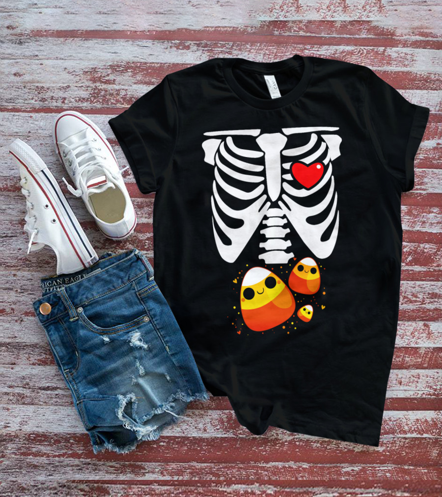 Skeleton Ribs Heart With Cute Candy Corn Halloween Food T-Shirt