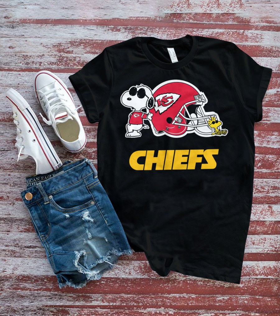 Kansas City Chiefs Snoopy Joe Cool Woodstock Helmet Chiefs T-Shirt