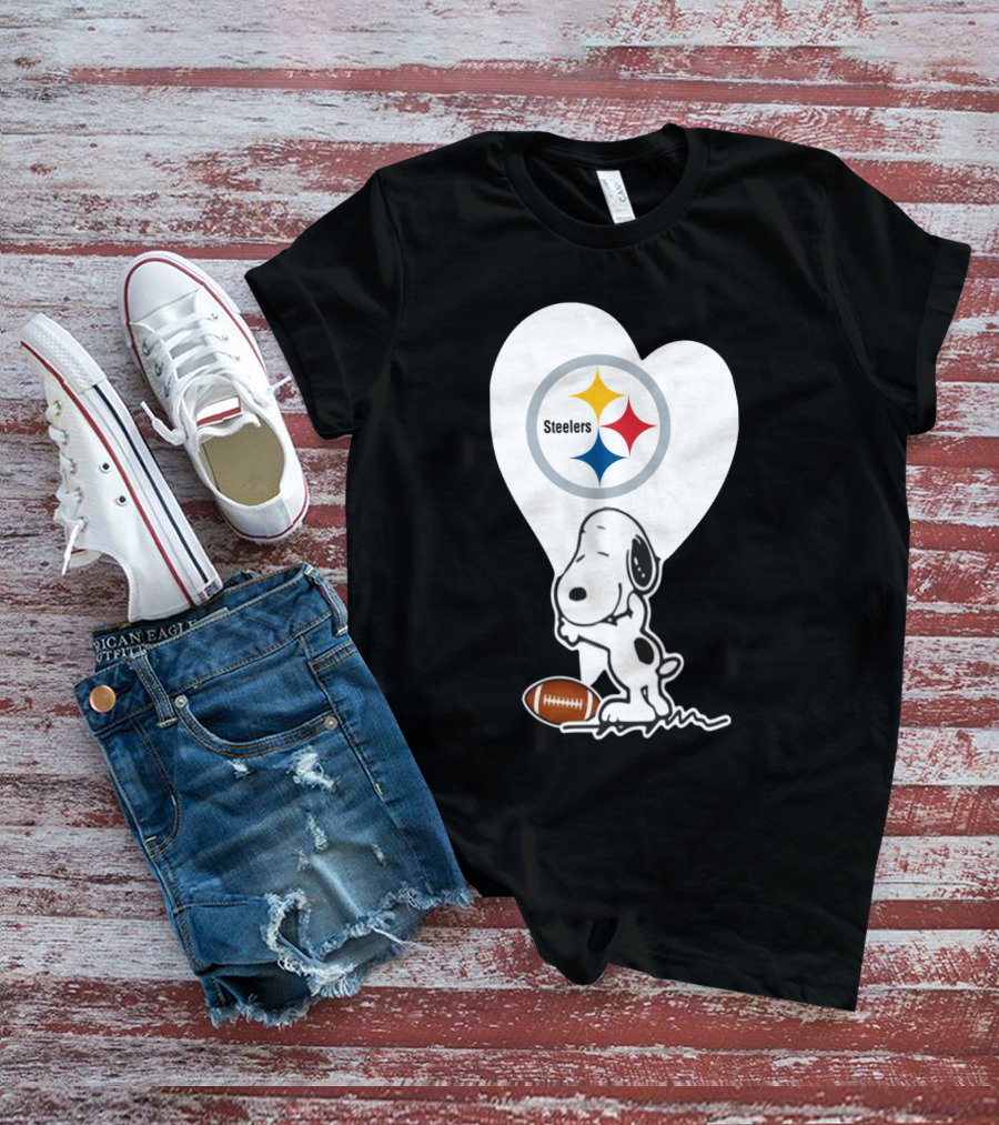 Pittsburgh Steelers Snoopy Heart And Football T-Shirt