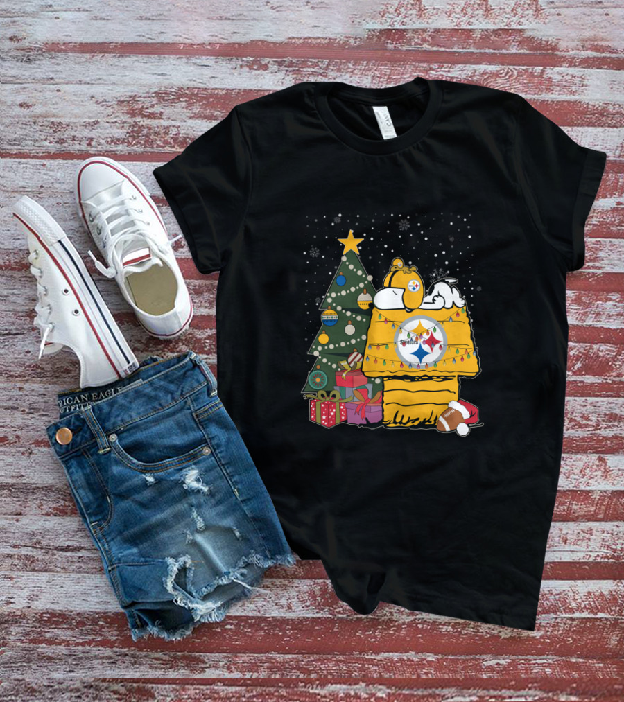 Pittsburgh Steelers Christmas Snoopy Doghouse Festive Holiday Scene T-Shirt