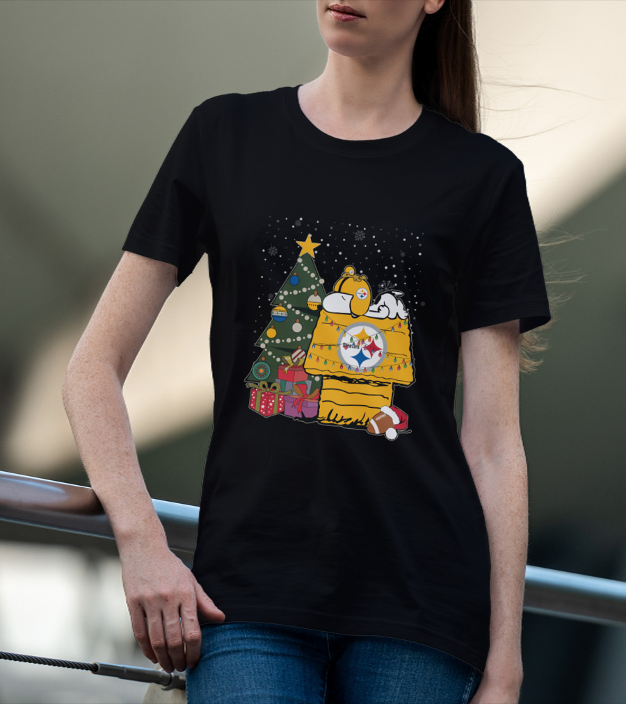 Pittsburgh Steelers Christmas Snoopy Doghouse Festive Holiday Scene T-Shirt
